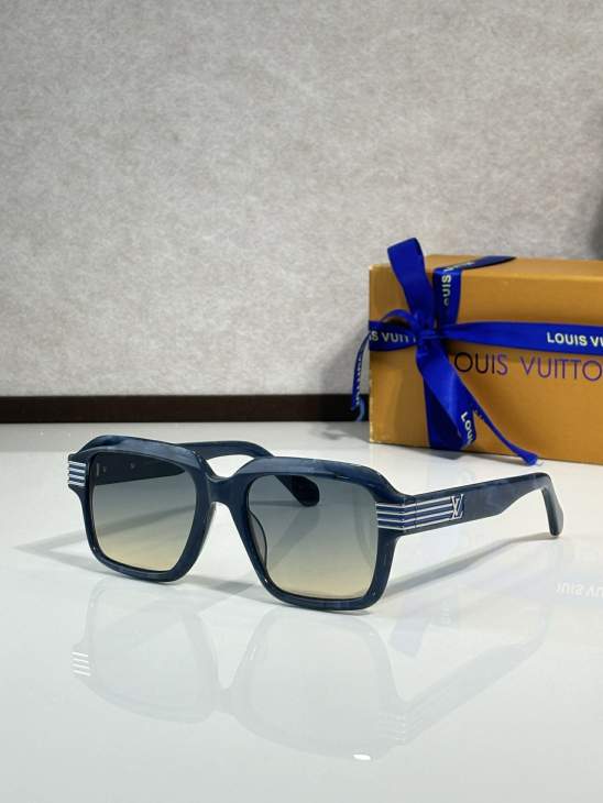 Picture of Louis Vuitton Sunglasses _SKUfw75840972fw